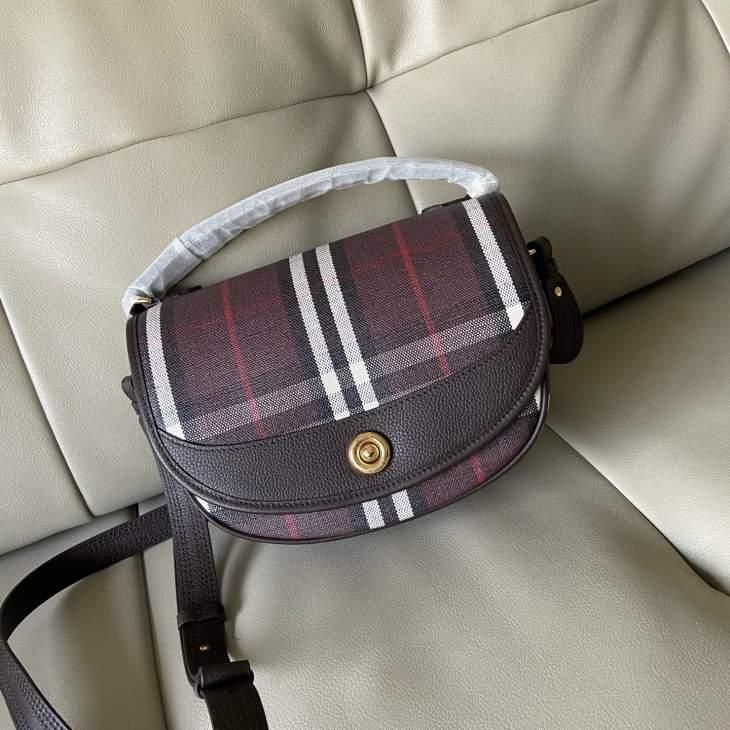 Picture of Burberry Handbags _SKUfw236181587fw